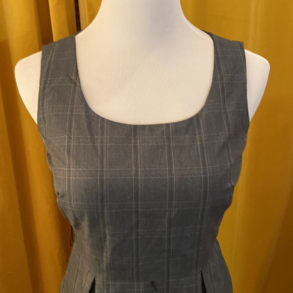 NWT Scoop Neck Midi-Length Fitted Dress w/Pockets! - Picture 2 of 4